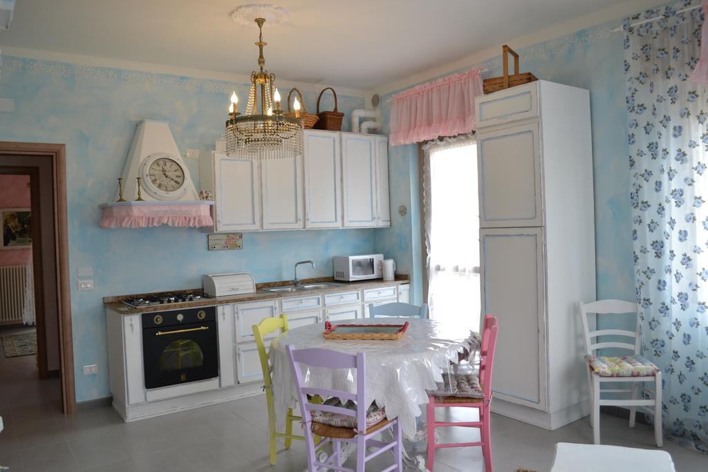 Le Bouganville Apartment Дезенцано-дель-Гарда Экстерьер фото